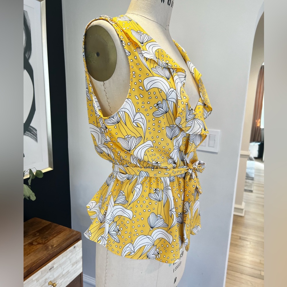 NEW Max studios Sleeveless Floral Print Ruffle Women’s Top Blouse - Size Medium